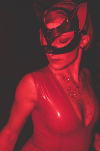 KinkyGaloreFREUD sensualshootFFM-5091