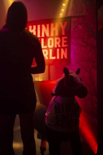 KinkyGalore sensualshootFFM 5years-97