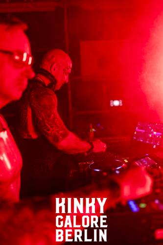 KinkyGaloreMUC14122024_sensualshootFFM-5101