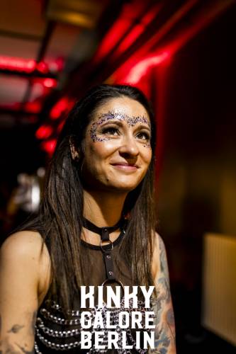 KinkyGaloreStuttgart_sensualshootFFM_mitLogo-0495-009