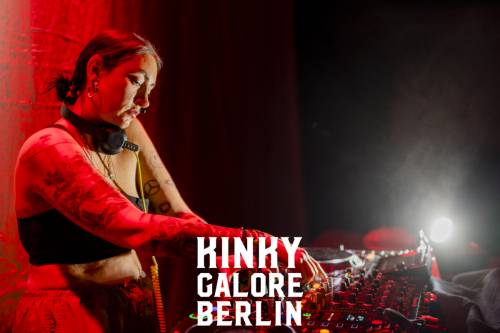 KinkyGaloreStuttgart_sensualshootFFM_mitLogo-0644-018