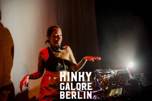 KinkyGaloreStuttgart_sensualshootFFM_mitLogo-0657-019