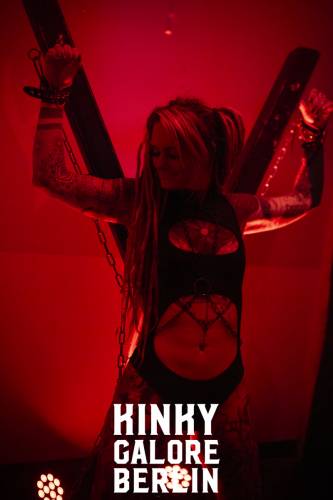KinkyGaloreStuttgart_sensualshootFFM_mitLogo-0722-021