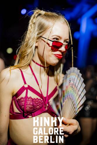 KinkyGaloreStuttgart_sensualshootFFM_mitLogo-0790-024