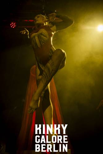 KinkyGaloreStuttgart_sensualshootFFM_mitLogo--124