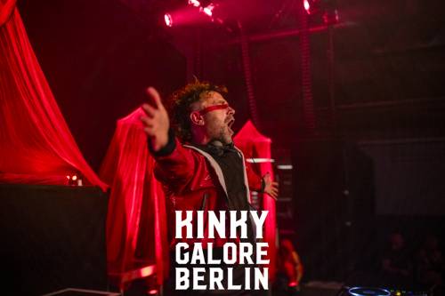 KinkyGaloreStuttgart_sensualshootFFM_mitLogo-1830-090