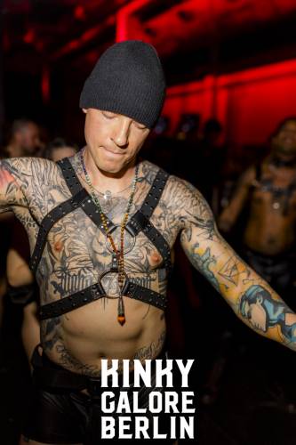 KinkyGaloreStuttgart_sensualshootFFM_mitLogo-2098-102