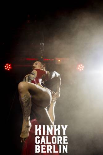 KinkyGaloreStuttgart_sensualshootFFM_mitLogo-2483-118