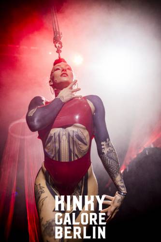 KinkyGaloreStuttgart_sensualshootFFM_mitLogo-2525-122