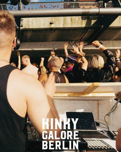 2025_aderholdprojects_fotografie_event_party_kinky_galore_fetisch_BootsParty_Berlin7013