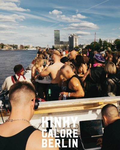 2025_aderholdprojects_fotografie_event_party_kinky_galore_fetisch_BootsParty_Berlin7043