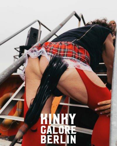 2025_aderholdprojects_fotografie_event_party_kinky_galore_fetisch_BootsParty_Berlin7486