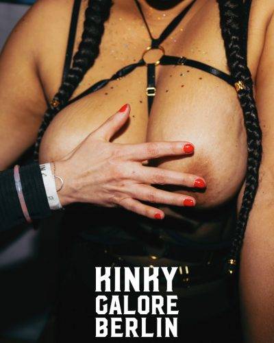 2025_aderholdprojects_fotografie_event_party_kinky_galore_fetisch_BootsParty_Berlin7741